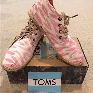 NWT Toms pink & white jute lace botas size 7